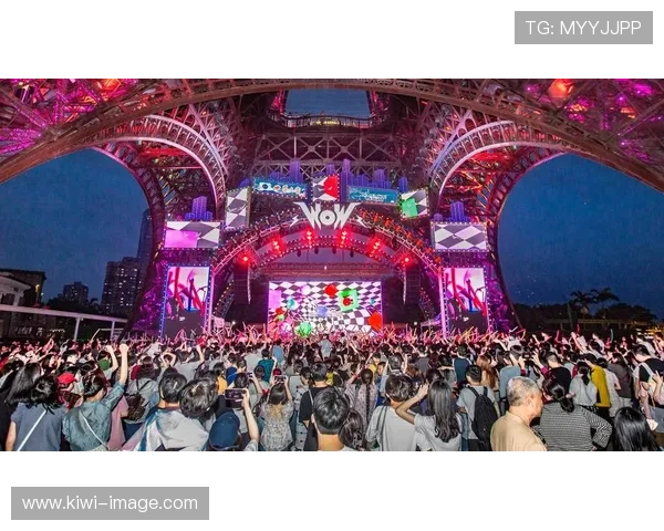 《全球电竞赛事最新动态:各大战队备战巅峰对决,英雄联盟和Dota 2赛季更新》 《全球电竞赛事最新动态:各大战队备战巅峰对决,英雄联盟和Dota 2赛季更新》