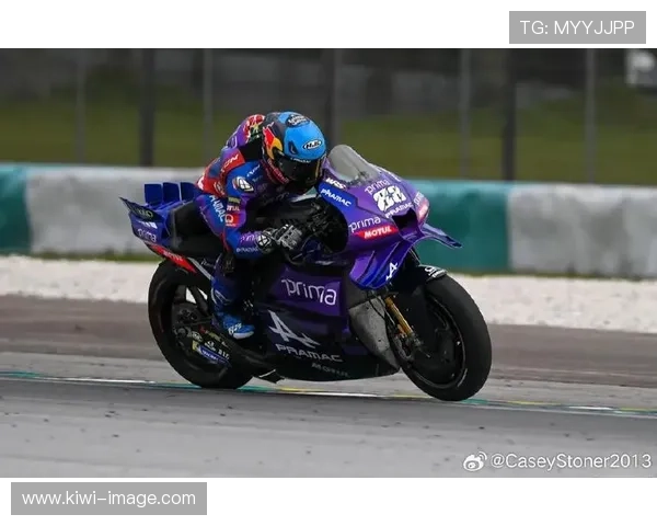 MotoGP赛季战况激烈 奥利维拉惊险超车夺冠 瓦尔肯堡再展强势表现