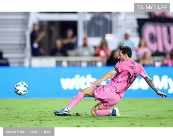 梅西加盟迈阿密国际首战即破门助攻 球迷热情迎接传奇巨星