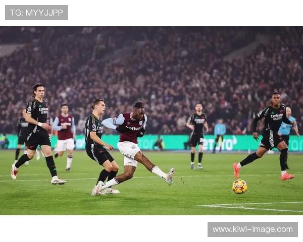 西汉姆联俱乐部的崛起之路与英超赛场辉煌历程深度解析 西汉姆联俱乐部的崛起之路与英超赛场辉煌历程深度解析