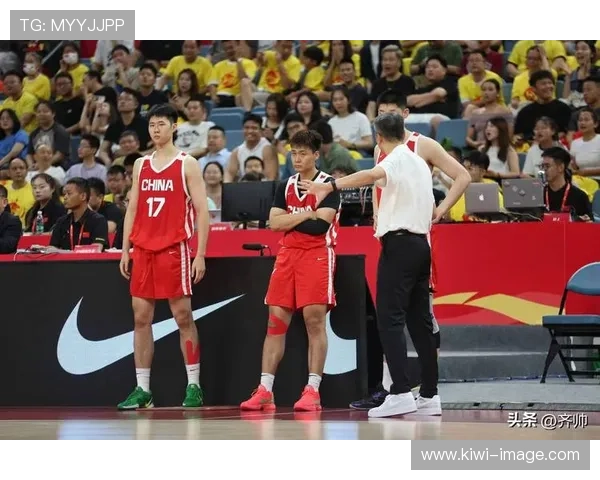 中国男篮力克日本挺进亚洲杯决赛 易建联表现亮眼助球队获胜 中国男篮力克日本挺进亚洲杯决赛 易建联表现亮眼助球队获胜