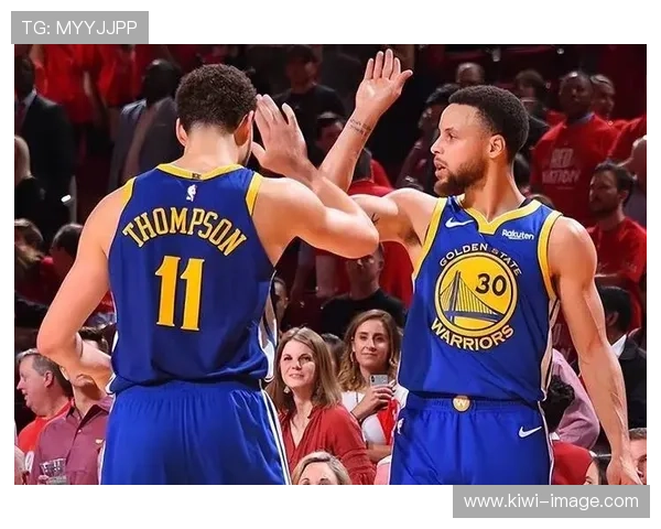 勇士队迎来新赛季挑战 库里带领球队力争总冠军再度出征 勇士队迎来新赛季挑战 库里带领球队力争总冠军再度出征