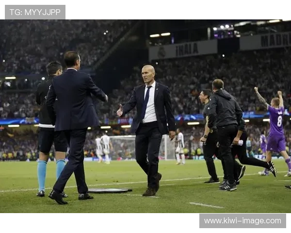 梅西带领国际米兰逆袭夺冠,球队历史首次捧起欧冠奖杯 梅西带领国际米兰逆袭夺冠,球队历史首次捧起欧冠奖杯