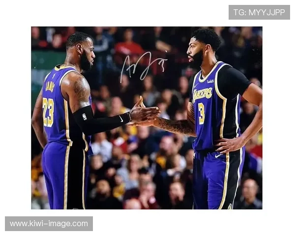 湖人队迎来新赛季挑战 詹姆斯与安东尼戴维斯携手冲击总冠军 湖人队迎来新赛季挑战 詹姆斯与安东尼戴维斯携手冲击总冠军