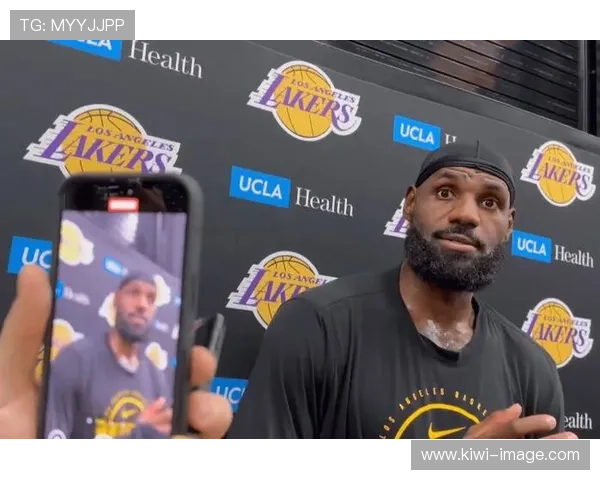 湖人逆转取胜引爆全场新援表现成焦点话题球队调整策略获好评声赞