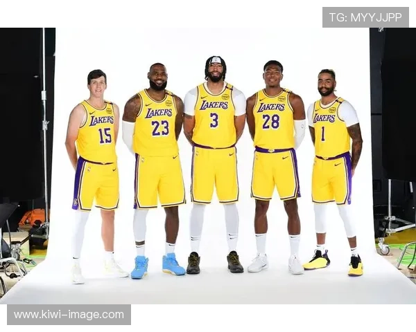 湖人季前赛表现抢眼 詹姆斯领衔新阵容展现强大实力