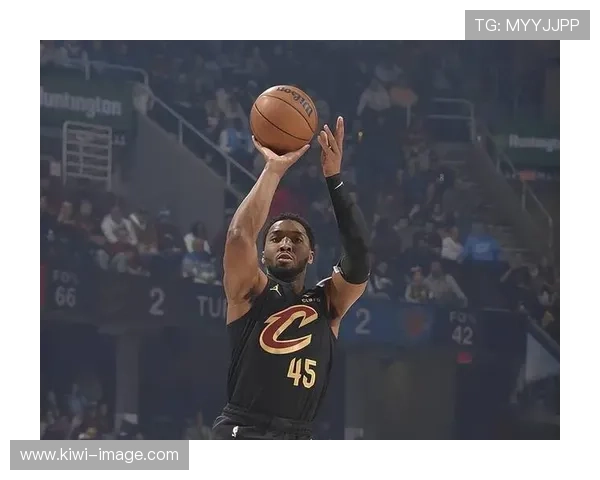 美职篮新赛季格局生变巨星转会与黑马崛起引发热议联盟未来走势受关注