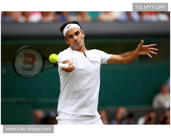 费德勒宣布退役后首度亮相 网坛传奇人物与球迷分享感人心情